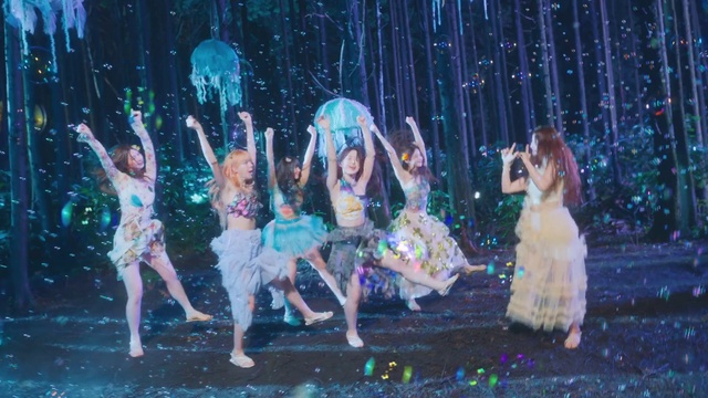 Video Reference: Dance, Entertainment, Performing arts, Purple, Smile, Leisure, Stage, Choreography, Performance art, Event