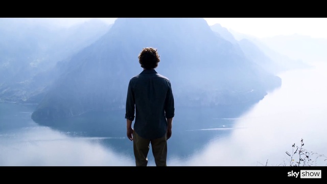 Video Reference: Cloud, Atmosphere, Mountain, People in nature, Sky, Nature, Highland, Standing, Fog, Body of water
