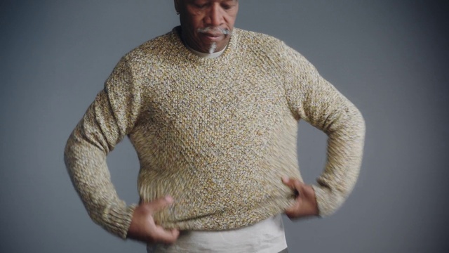 Video Reference: Shoulder, Beard, Neck, Sleeve, Textile, Dress shirt, Gesture, Grey, Collar, Blazer