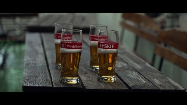 Video Reference: Beer, Drinkware, Liquid, Tableware, Beer glass, Barware, Fluid, Alcoholic beverage, Pint glass, Solution