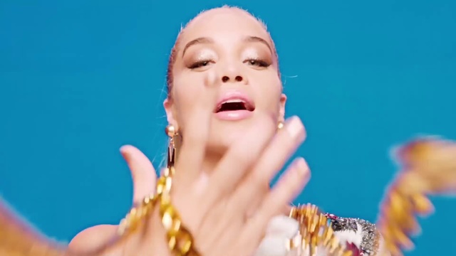 Video Reference: Gesture, Finger, People, Happy, Music artist, Event, Jewellery, Nail, Close-up, Eyelash