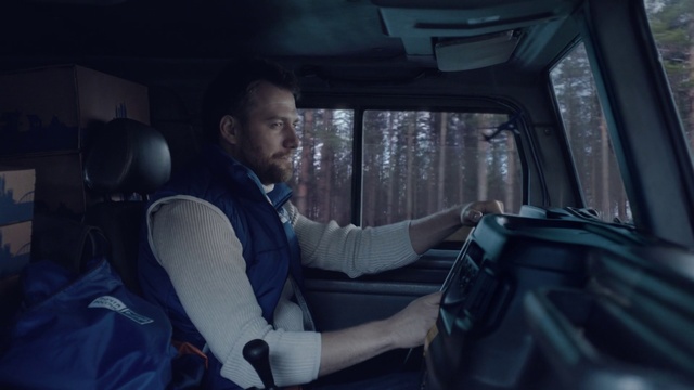 Video Reference: Motor vehicle, Vehicle, Automotive design, Head restraint, Flash photography, Car, Gesture, Mode of transport, Vehicle door, Automotive exterior