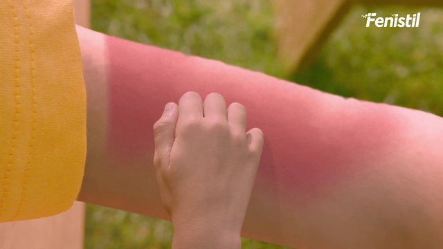 Video Reference: Joint, Gesture, Thumb, Grass, Finger, Comfort, Nail, Barefoot, Knee, Toe