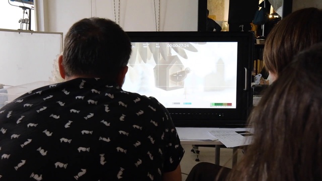 Video Reference: Computer, Window, Personal computer, Computer monitor, Display device, Computer keyboard, Projection screen, Electronic device, Event, Multimedia