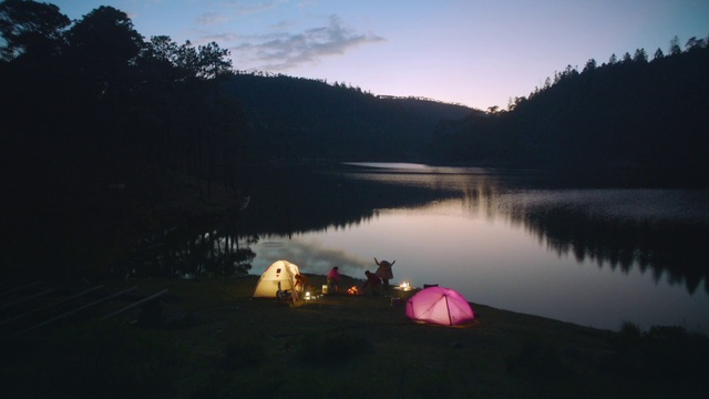 Video Reference: Water, Sky, Water resources, Cloud, Light, Mountain, Natural landscape, Tree, Lake, Boats and boating--Equipment and supplies