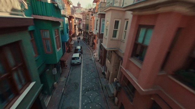 Video Reference: Building, Car, Window, Vehicle, Road surface, Mode of transport, Alley, House, Neighbourhood, Automotive lighting