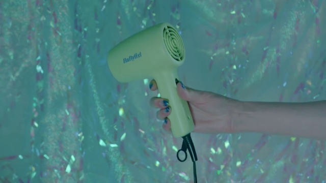 Video Reference: Water, Azure, Liquid, Fluid, Organism, Underwater, Aqua, Recreation, Electric blue, Glass