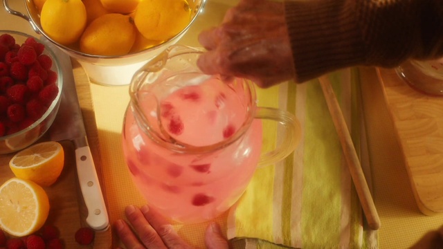 Video Reference: Food, Ingredient, Tableware, Fruit, Orange, Cuisine, Recipe, Dish, Orange, Pink lady