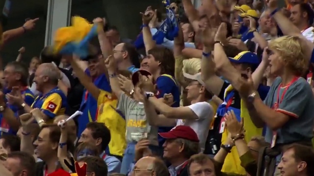 Video Reference: Shirt, Applause, World, Hat, Product, Celebrating, Player, Gesture, Yellow, T-shirt