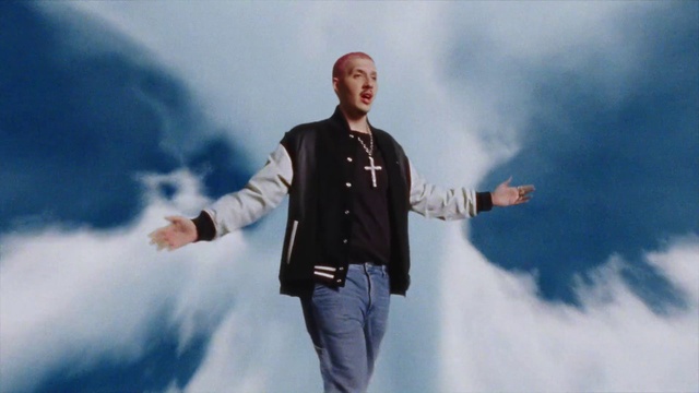 Video Reference: Cloud, Hand, Sky, Shirt, People in nature, Flash photography, Happy, Gesture, Travel, Atmospheric phenomenon