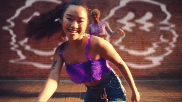 Video Reference: Head, Smile, Flash photography, Happy, Waist, Dance, Thigh, Trunk, Choreography, Leisure