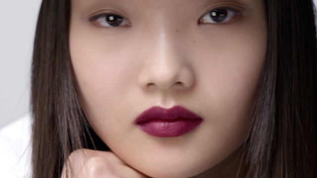 Video Reference: Forehead, Nose, Cheek, Skin, Lip, Chin, Mouth, Eyelash, Lipstick, Jaw