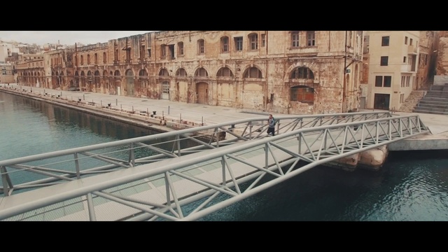 Video Reference: Water, Building, Facade, Landmark, City, Bridge, Rectangle, Symmetry, Arch, Fixed link