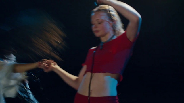 Video Reference: Flash photography, Gesture, Entertainment, Performing arts, Elbow, Leisure, Electric blue, Dance, T-shirt, Thigh