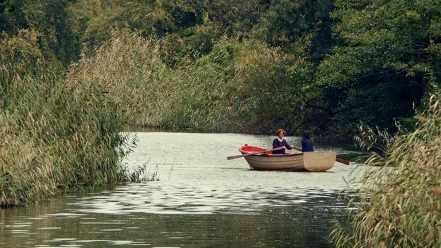 Video Reference: Water, Boat, Plant, Vehicle, Watercraft, Boats and boating--Equipment and supplies, Natural landscape, Lake, Body of water, Tree