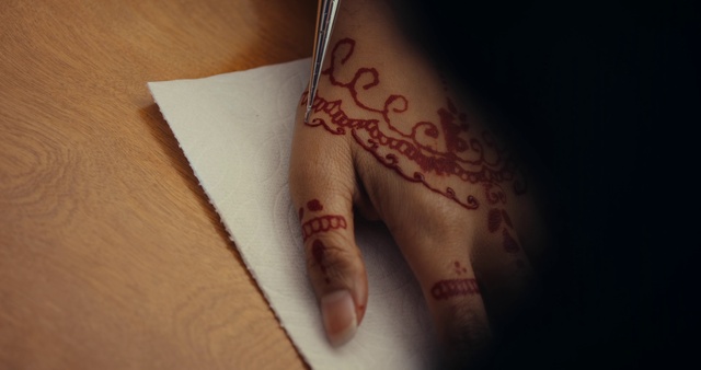 Video Reference: Gesture, Mehndi, Finger, Wrist, Nail, Thumb, Tattoo, Font, Eyelash, Henna
