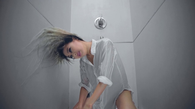 Video Reference: Joint, Flash photography, Fashion, Sleeve, Grey, Comfort, Eyelash, Thigh, Beauty, Elbow