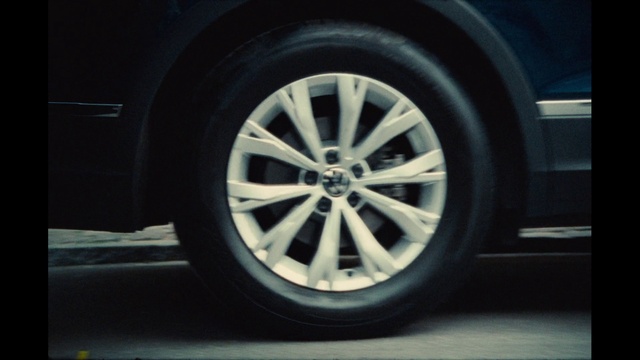 Video Reference: Tire, Wheel, Car, Vehicle, Automotive tire, Automotive lighting, Tread, Hubcap, Synthetic rubber, Automotive design