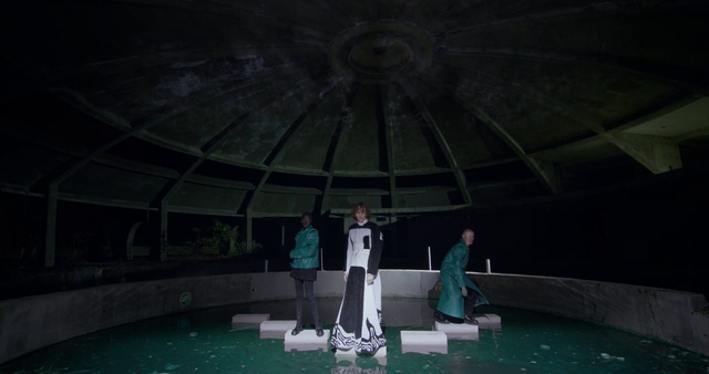 Video Reference: Dress, Suit, Leisure, Building, Event, Space, Symmetry, Ceiling, Darkness, Formal wear