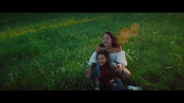 Video Reference: Smile, Plant, People in nature, Flash photography, Happy, Gesture, Sunlight, Grass, Fun, Grassland