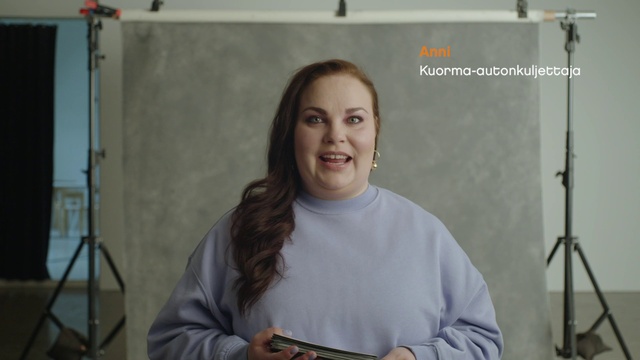 Video Reference: Smile, Event, Happy, Fashion design, Job, Room, Fun, Employment, White-collar worker, Audio equipment