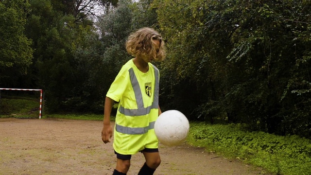 Video Reference: Sports equipment, Soccer, Ball, Football, Playing sports, Ball game, Plant, Yellow, Player, Soccer ball