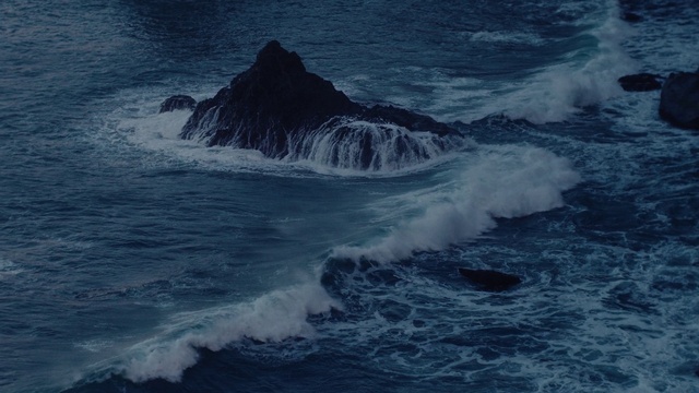 Video Reference: Water, Fluid, Body of water, Natural landscape, Wind wave, Liquid, Wind, Horizon, Wave, Ocean