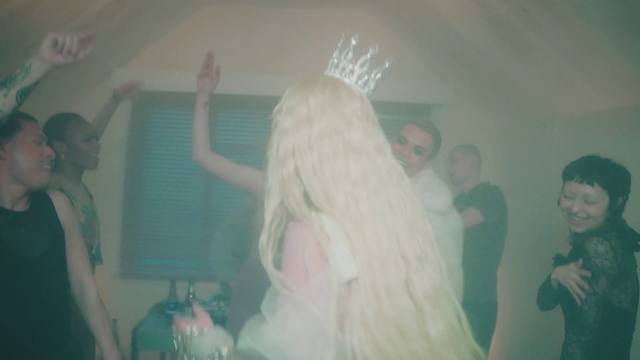 Video Reference: Gesture, Flash photography, Happy, Event, Fun, Hat, Entertainment, Room, Formal wear, Ceiling