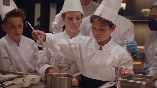 Video Reference: White, Chefs uniform, Chef, Gesture, Tableware, Cooking, Service, Uniform, Event, Cook