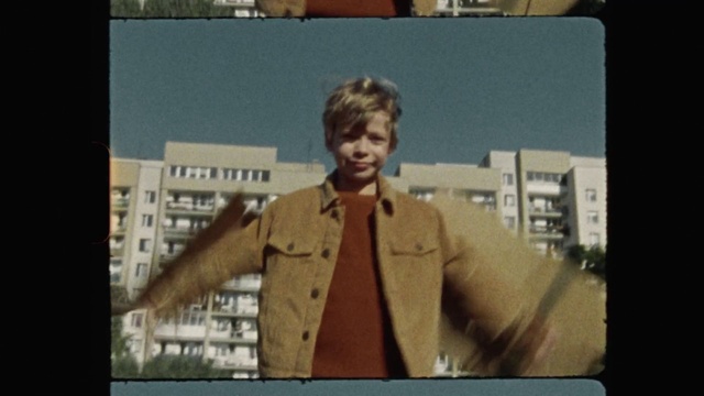 Video Reference: Sleeve, Television presenter, Gesture, Adaptation, Blazer, Television program, Font, Display device, Technology, Television