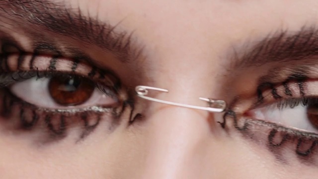 Video Reference: Hair, Nose, Cheek, Skin, Head, Glasses, Lip, Vision care, Eyebrow, Eye