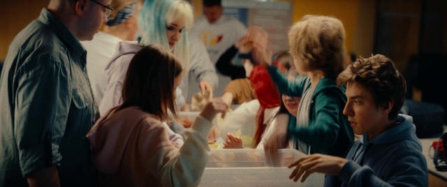 Video Reference: Hand, Gesture, Event, T-shirt, Fun, Conversation, Crowd, Room, Tie, Visual arts