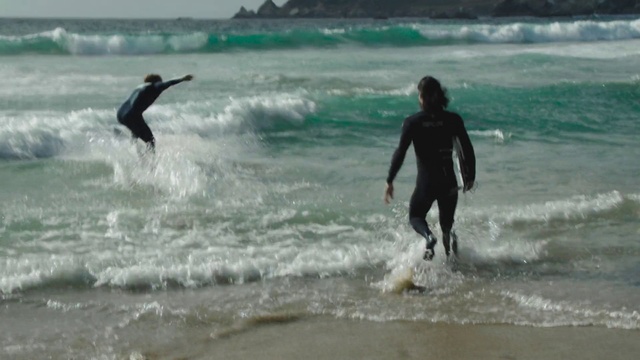 Video Reference: Water, Surfing, Beach, Sky, Outdoor recreation, Body of water, Coastal and oceanic landforms, Fun, Sports, Leisure