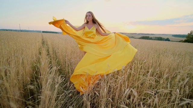 Video Reference: Sky, Plant, People in nature, Human body, Flash photography, Happy, Natural landscape, Grass, Grassland, Landscape