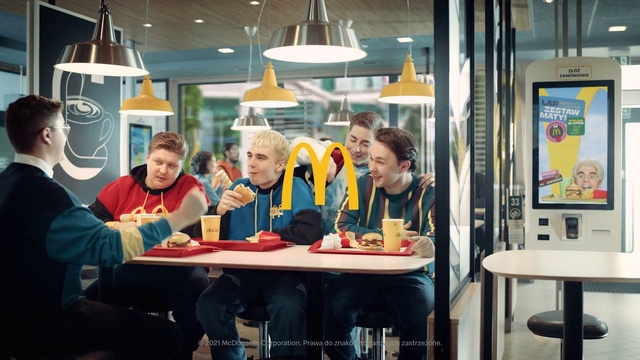 Video Reference: Table, Food, Customer, Eyewear, Leisure, Event, Fun, Cooking, T-shirt, Fast food