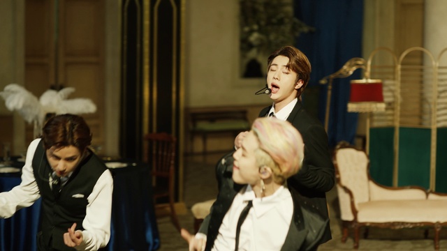 Video Reference: Coat, Chair, Entertainment, Jacket, Performing arts, Event, Conversation, Fun, Formal wear, Sitting