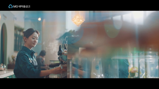 Video Reference: Flash photography, Entertainment, Font, Display device, Music, Music artist, Event, Fun, Electric blue, Multimedia