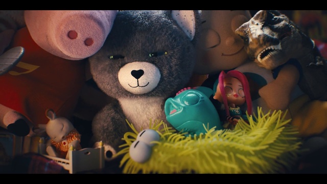 Video Reference: Vertebrate, Toy, Organism, Mammal, Happy, Stuffed toy, Teddy bear, Fun, Plush, Event