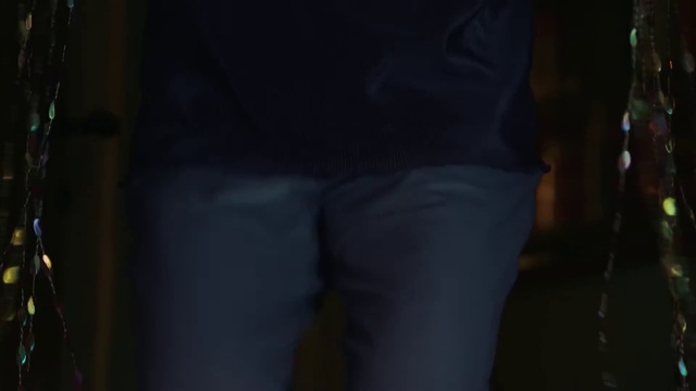 Video Reference: Sleeve, Waist, Thigh, Knee, Elbow, Tints and shades, Wood, Sportswear, Human leg, Chest