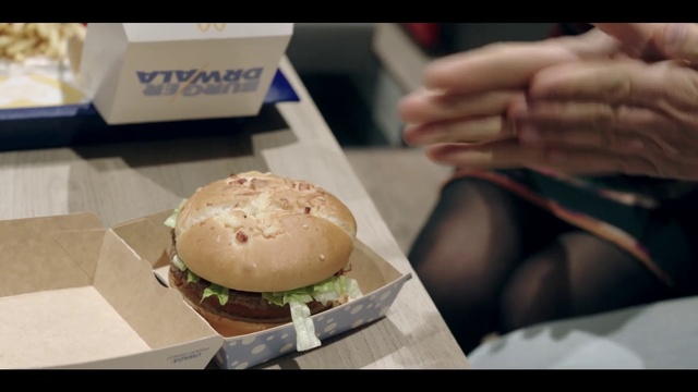 Video Reference: Food, Bun, Staple food, Ingredient, Sandwich, Recipe, Gesture, Tableware, Fast food, Hamburger