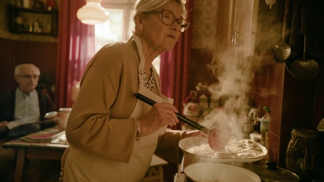 Video Reference: Glasses, Food, Cuisine, Dish, Cooking, Cookware and bakeware, Kitchen, Tableware, Table, Snapshot