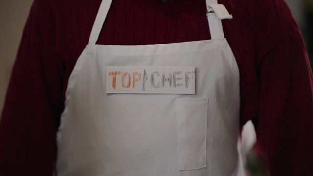 Video Reference: Sleeve, Jersey, Waist, Bag, Sportswear, Font, Street fashion, Denim, Fashion design, Linens