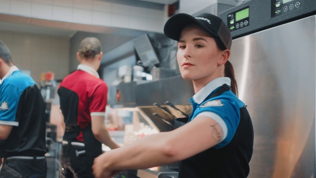 Video Reference: Arm, Gesture, T-shirt, Street fashion, Hat, Engineering, Event, Baseball cap, Recreation, Cap