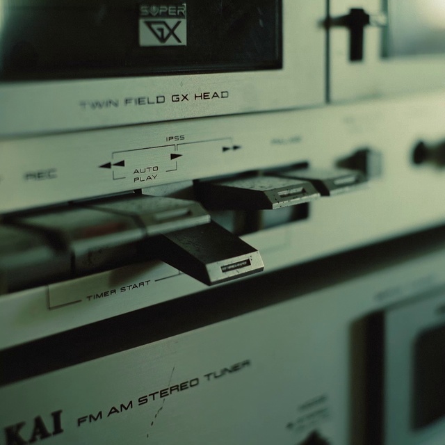 Video Reference: Font, Material property, Audio equipment, Audio receiver, Electronic device, Home appliance, Machine, Multimedia, Gadget, Display device