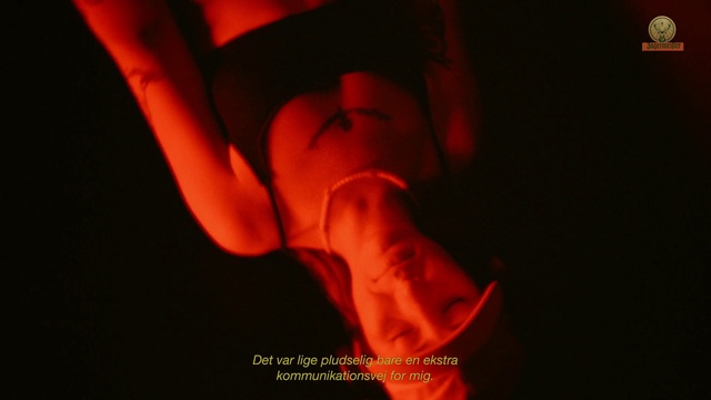 Video Reference: Lip, Hand, Arm, Eye, Leg, Mouth, Human body, Neck, Jaw, Flash photography