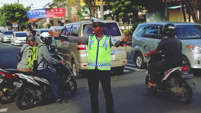 Video Reference: Tire, Wheel, Car, Land vehicle, Vehicle, Motor vehicle, Automotive tire, High-visibility clothing, Asphalt, Automotive design