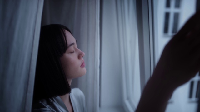 Video Reference: Lip, Shoulder, Eyebrow, Eyelash, Mouth, Flash photography, Gesture, Dress, Black hair, Curtain