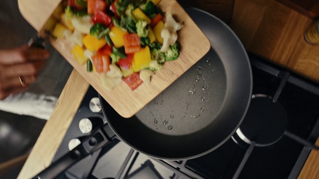 Video Reference: Food, Ingredient, Recipe, Cuisine, Dish, Fruit, Natural foods, Plant, Cooking, Frying pan