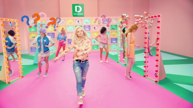 Video Reference: Green, Pink, Entertainment, Leisure, Fun, Magenta, Happy, Fashion design, Recreation, Event