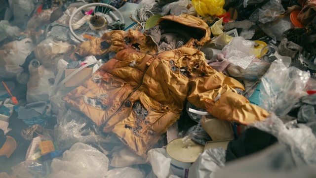 Video Reference: Textile, Motor vehicle, Wood, Waste, Plastic, Personal protective equipment, Plastic bag, Scrap, Uniform, Litter